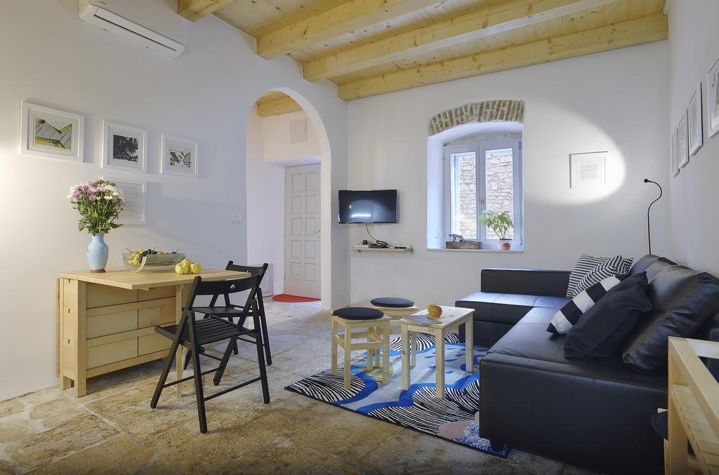 Art Kuca Cvajner Apartment Pula Phòng bức ảnh